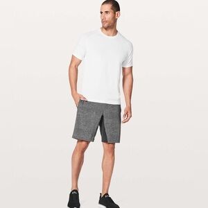 Lululemon T.H.E. Short Linerless 9"
Heather Texture Printed Grey Deep Coal Large